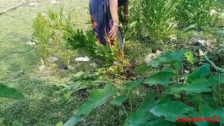 Horny indian Bhabi Sex With her lover in the garden Video